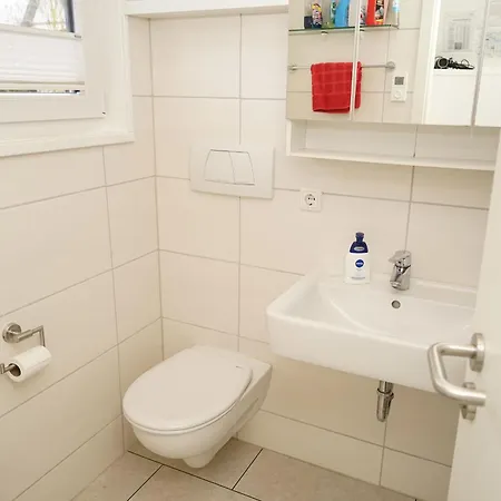 Zeltdachhaus Mit Parkplatz Vor Der Haustuer - W-lan