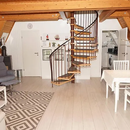 Zeltdachhaus Mit Parkplatz Vor Der Haustuer - W-lan