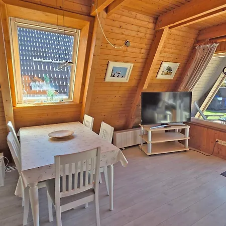 Zeltdachhaus Mit Parkplatz Vor Der Haustuer - W-lan * Damp